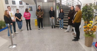 Fellobbant az első adventi láng